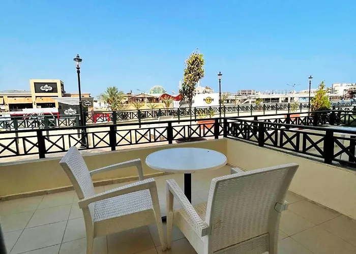 Naama 3*