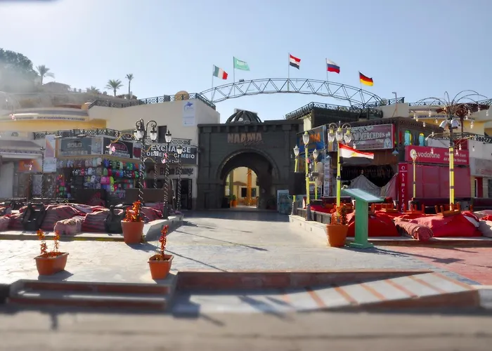 Naama 3*