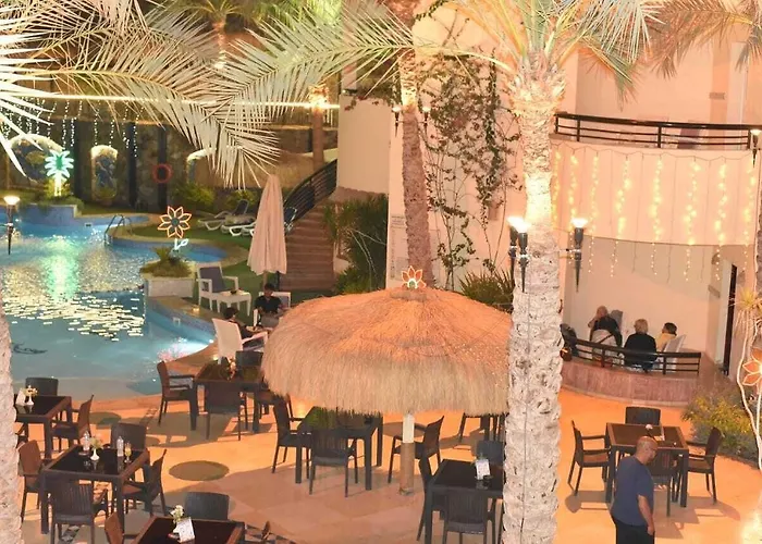 Naama 3*
